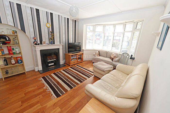 4 Bedroom Detached House For Sale In Stoneyfields Gardens, Edgware, HA8