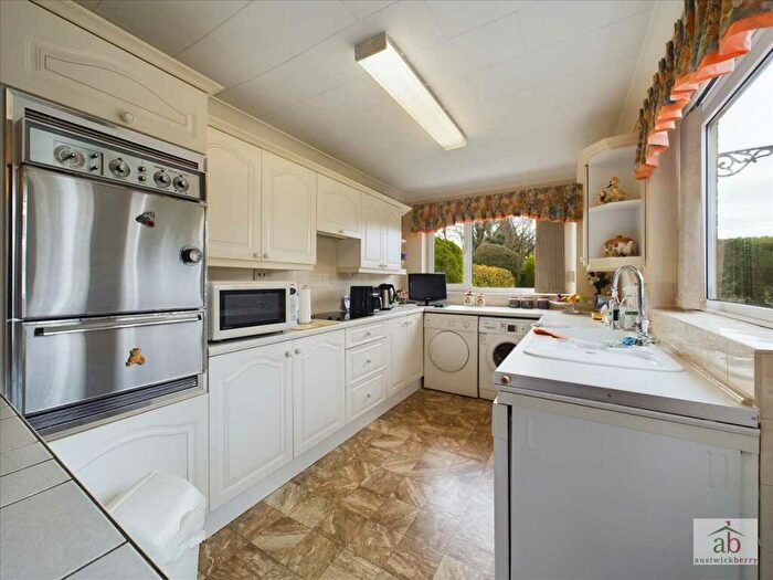 3 Bedroom Bungalow For Sale In West Mill Green, Bentley, IP9