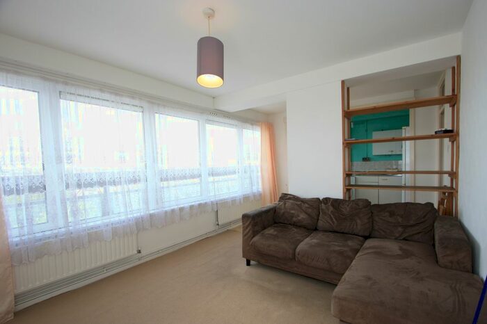 2 Bedroom Flat To Rent In Wandsworth Road, London, SW8