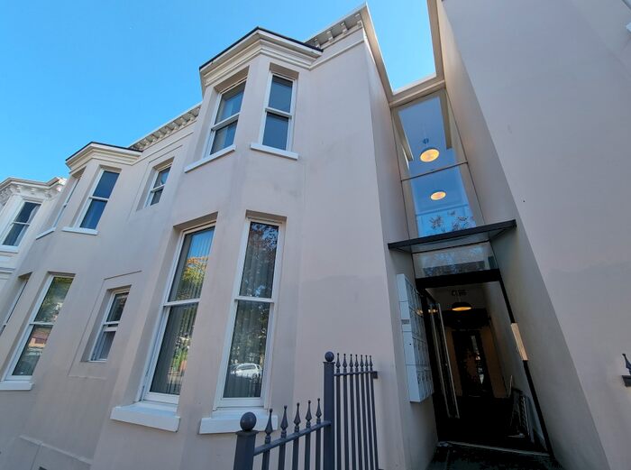 2 Bedroom Apartment To Rent In Russell Terrace, Leamington Spa, CV31