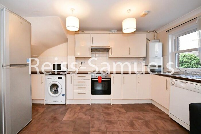 5 Bedroom Town House To Rent In Lockesfield Place, London, E14