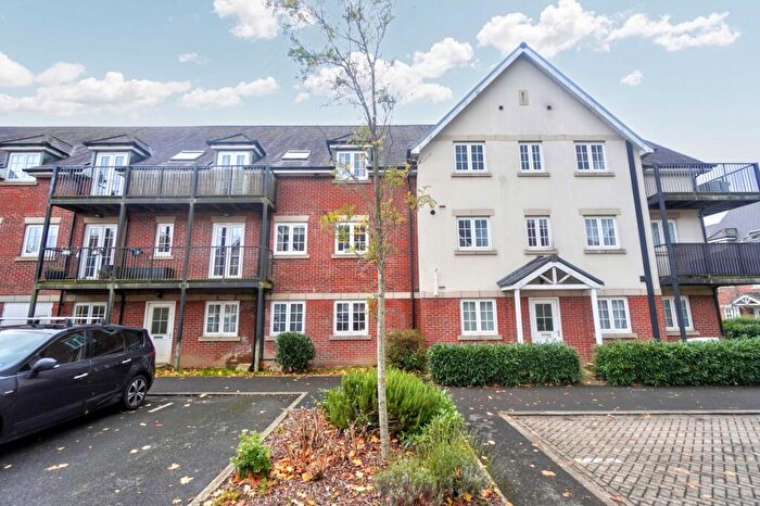 2 Bedroom Flat For Sale In Wellesbourne Crescent, High Wycombe, HP13