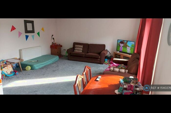 2 Bedroom Flat To Rent In Mcphail Street, Glasgow, G40