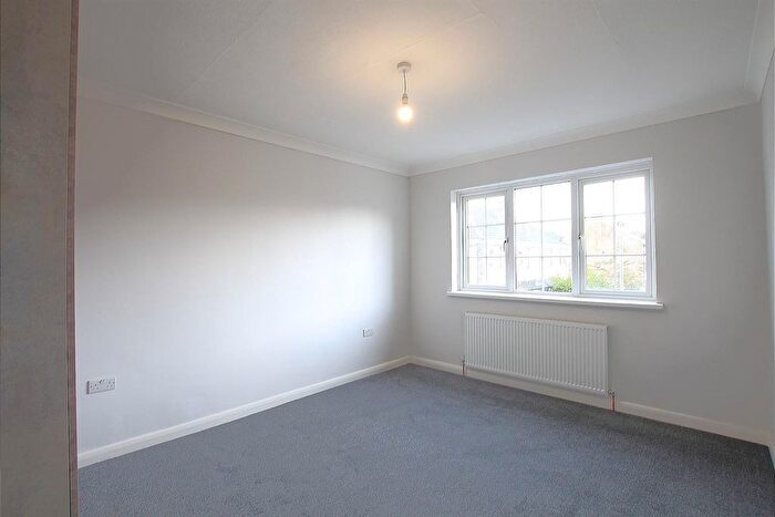 5 Bedroom Semi-Detached House To Rent In Oakfield Road, Ashford, TW15