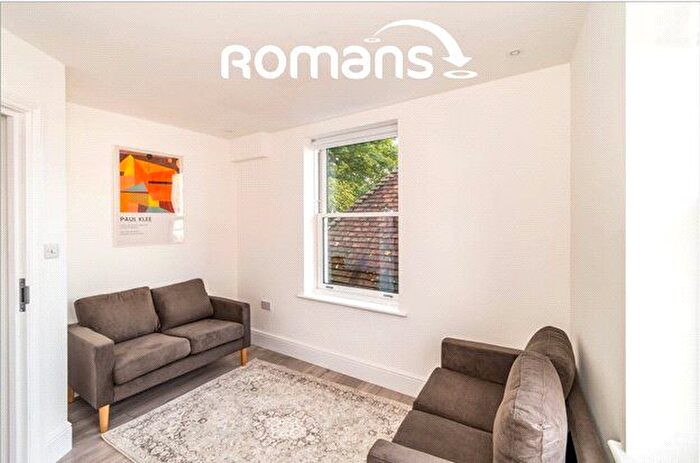 2 Bedroom Flat To Rent In Mead House, Winchester, SO23