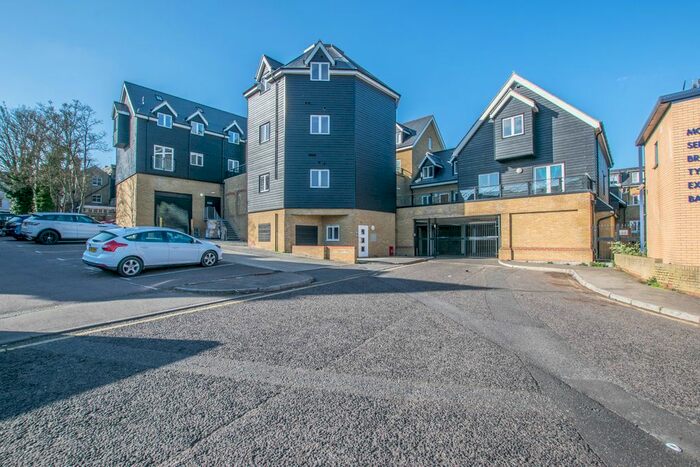 1 Bedroom Flat To Rent In High Street, Hoddesdon, EN11