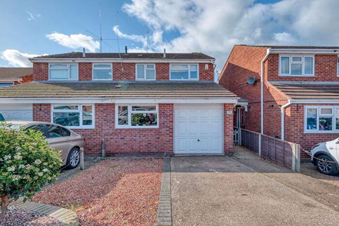 3 Bedroom Semi Detached House For Sale In Bishops Avenue, Worcester, WR3