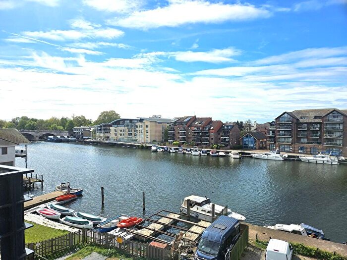 2 Bedroom Apartment For Sale In Osiers Court, Kingston Upon Thames, KT1
