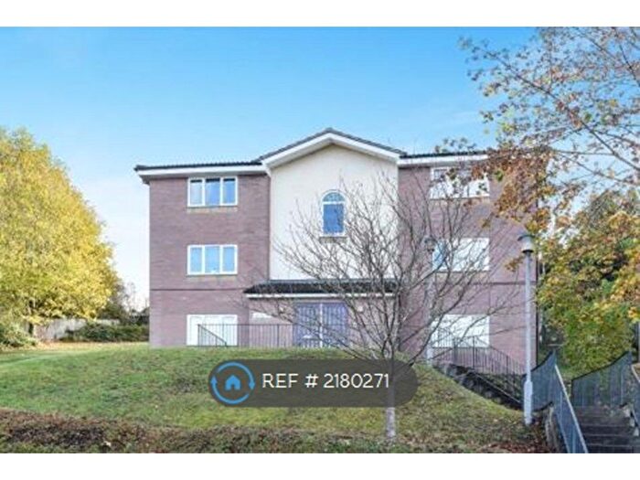 2 Bedroom Flat To Rent In Lingfield Close, High Wycombe, HP13