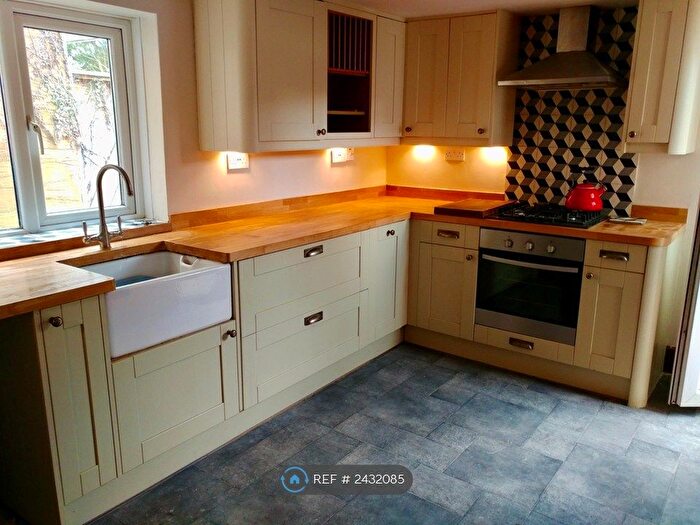 2 Bedroom Flat To Rent In Kingshill Road, Swindon, SN1