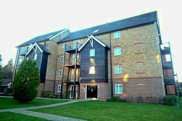 2 Bedroom Flat To Rent In Fryers Lane, HP12
