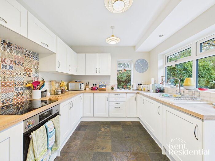 4 Bedroom Detached House For Sale In Manor Rise, Bearsted, ME14