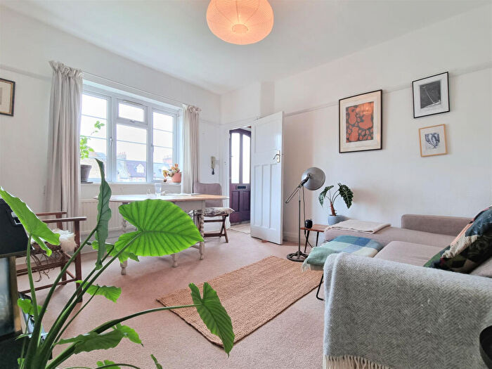 2 Bedroom Flat To Rent In East Dulwich Road, London, SE22