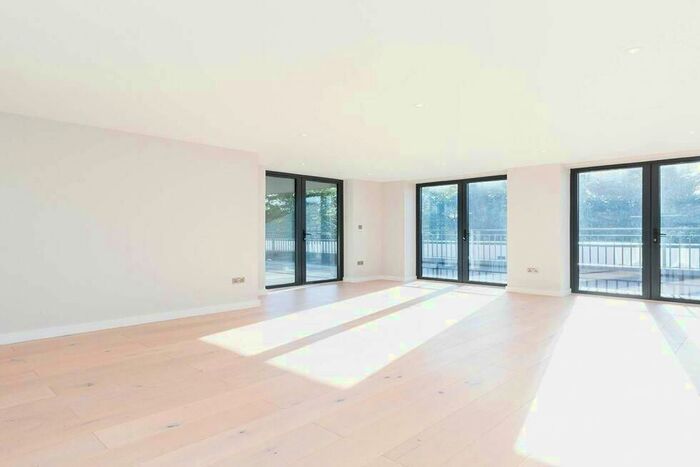 3 Bedroom Flat To Rent In Tottenham Lane, London, N8