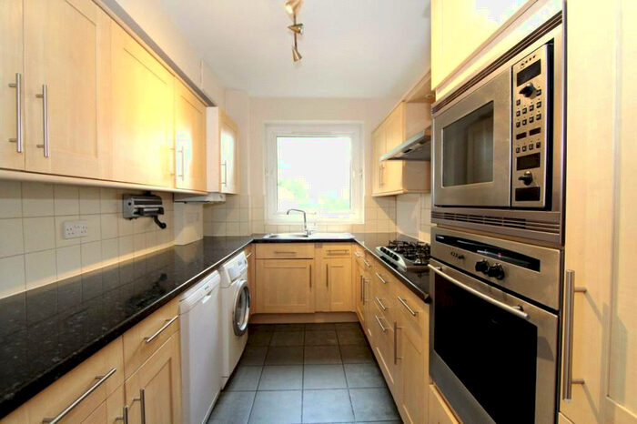 3 Bedroom Apartment To Rent In Harmsworth Street, London, SE17