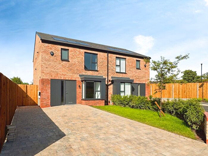 3 Bedroom Semi-Detached House To Rent In Brickyard Close, Levenshulme, Manchester, M19
