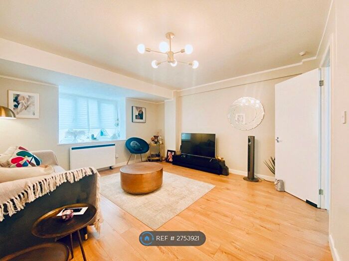 1 Bedroom Flat To Rent In Nightingale Court, London, SE19