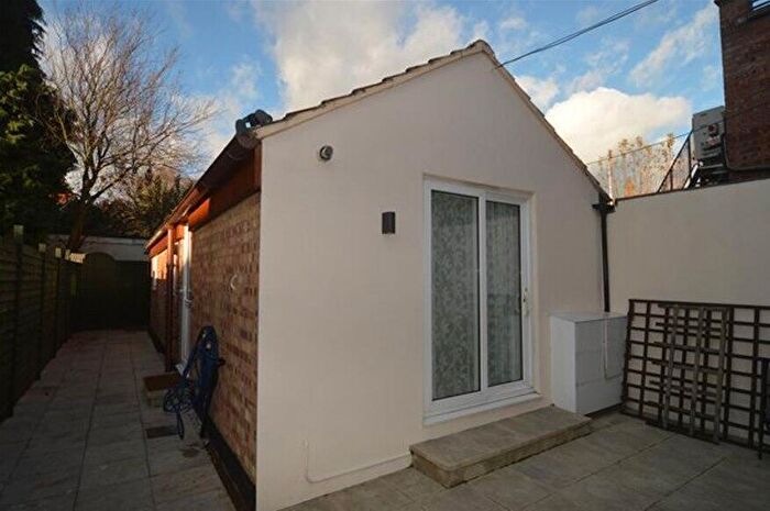 1 Bedroom Bungalow To Rent In Hatfield Road, St Albans, AL1