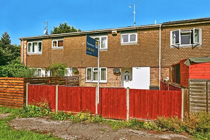 3 Bedroom Terraced House For Sale In Hearsey Gardens, Blackwater, Camberley, GU17