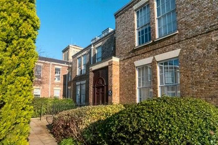 2 Bedroom Flat To Rent In Princess Park Manor, Royal Drive, London, N11
