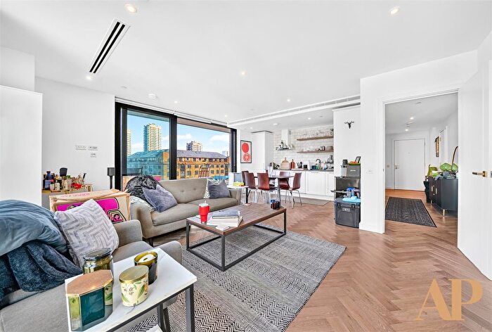 2 Bedroom Flat To Rent In Gauging Square, London Docks, E1W
