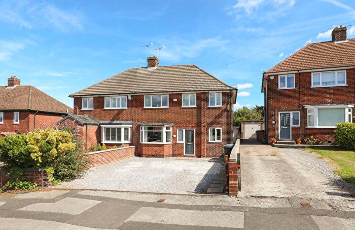 4 Bedroom Semi-Detached House For Sale In Lockoford Lane, Chesterfield, S41