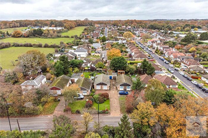 2 Bedroom Bungalow For Sale In Theobalds Park Road, Enfield, EN2