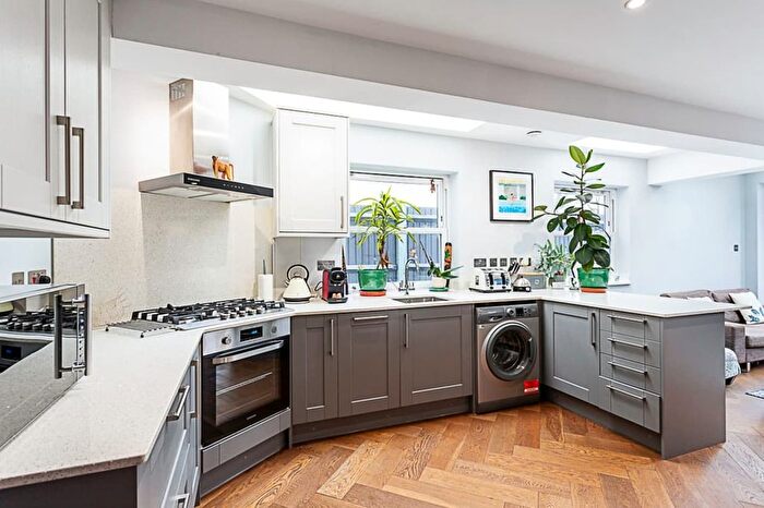 1 Bedroom Flat To Rent In A Robinson Road, London, SW17