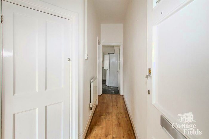 1 Bedroom Flat To Rent In Sketty Road, Enfield, EN1