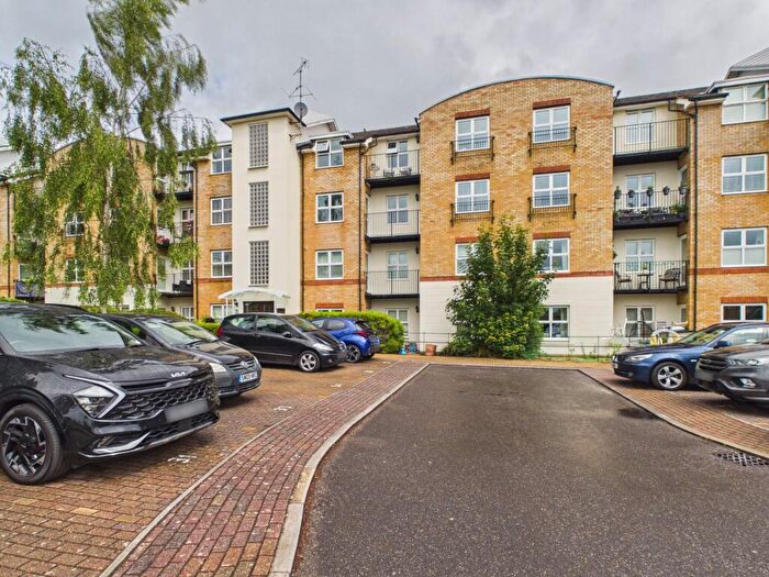 2 Bedroom Apartment For Sale In Russell Road, Basingstoke, RG21