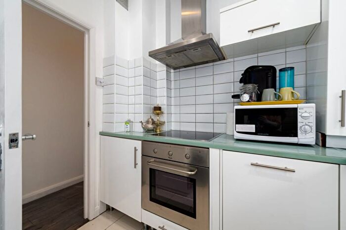 1 Bedroom Flat To Rent In Flat, Latchmere Rd, London Du, Uk, London, SW11