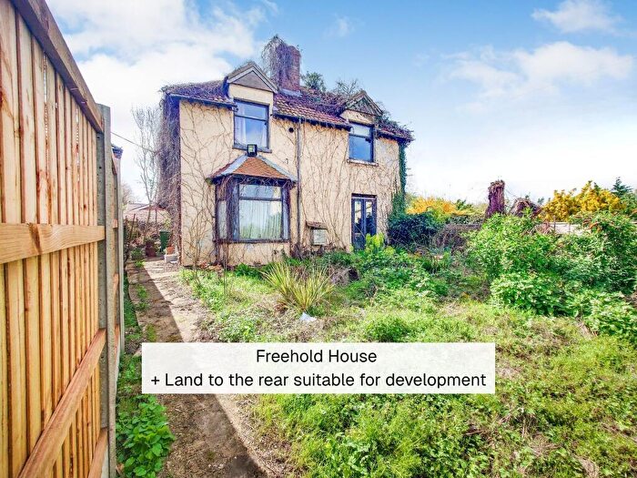 3 Bedroom Detached House For Sale In Sandhurst Lane, Gloucester, GL2