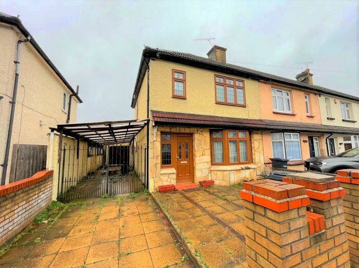 3 Bedroom House To Rent In Gladstone Road, Hoddesdon, EN11