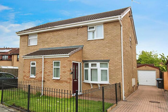 3 Bedroom Semi-Detached House For Sale In Howdale Road, Hull, HU8