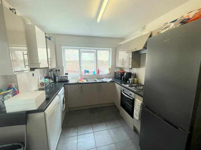 5 Bedroom Semi-Detached House To Rent In *£pppw Excl Bills - Balfour Road, Lenton, NG7