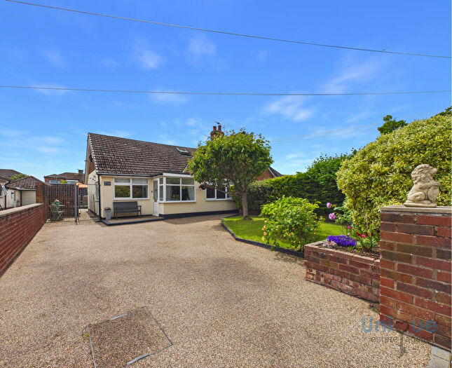 2 Bedroom Bungalow For Sale In Blackpool Road North, Lytham St. Annes, FY8