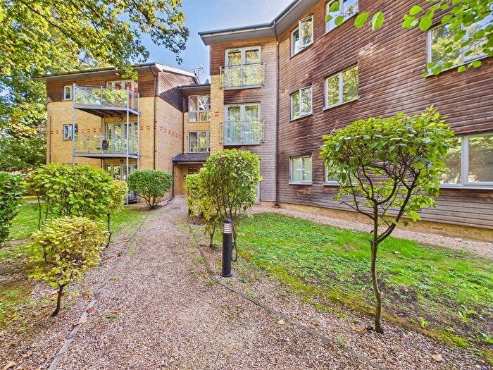 2 Bedroom Flat For Sale In Brighton Road, Coulsdon, CR5