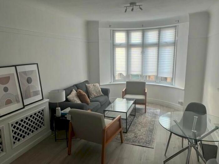 2 Bedroom Flat To Rent In Parkview Court, Fulham High Street, Fulham, London, SW6