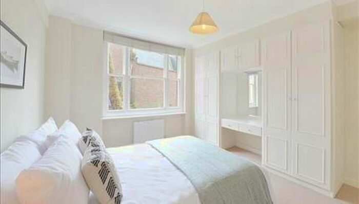 2 Bedroom Flat To Rent In Hill Street, Mayfair, W1J