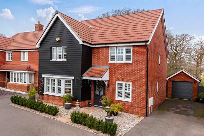 5 Bedroom Detached House For Sale In Water Lily Way, Worthing, BN13