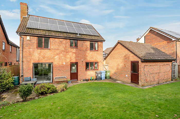 4 Bedroom Detached House For Sale In Throgmorton Road, Yateley, Hampshire, GU46