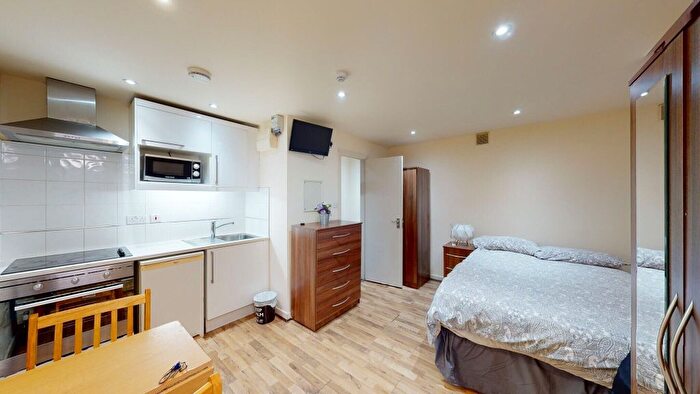 Studio To Rent In Ash Grove, London, NW2