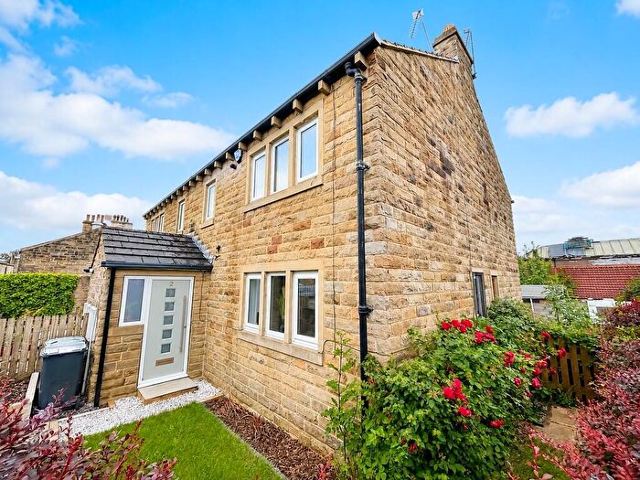 1 Bedroom Semi Detached House For Sale In Market Court, Thornton, Bradford, BD13