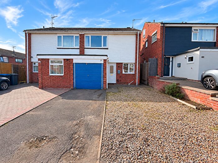 3 Bedroom Semi Detached House For Sale In Barrington Road, Rugby, CV22