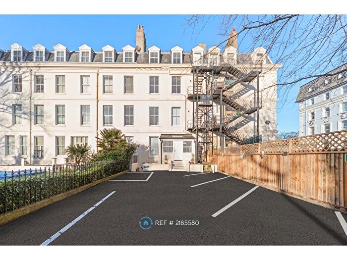 2 Bedroom Flat To Rent In Montpellier Court, Scarborough, YO11