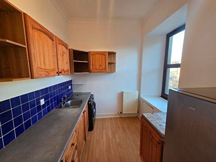 2 Bedroom Flat To Rent In Arbroath Road, Dundee, DD4