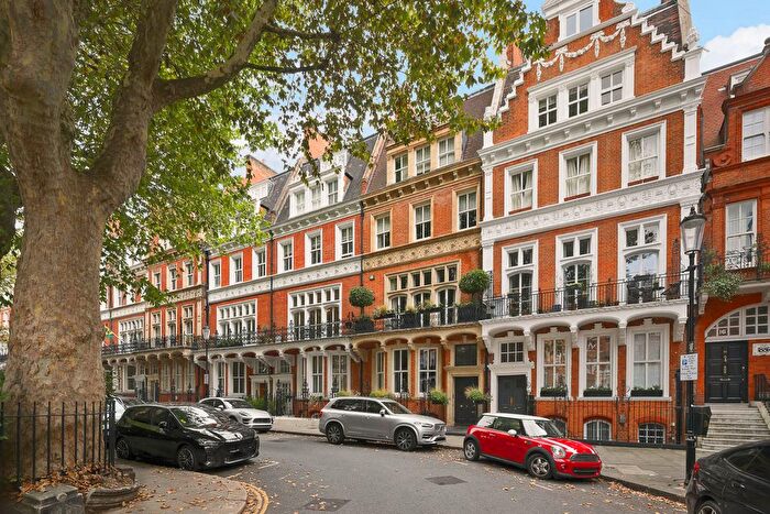 6 Bedroom Town House For Sale In Kensington Court, Kensington, W8