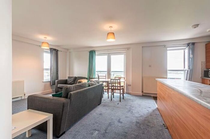 3 Bedroom Flat To Rent In Lindsay Road, Edinburgh, EH6