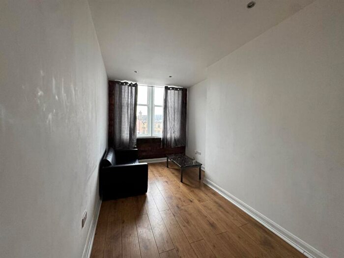 2 Bedroom Flat To Rent In Flat, Canal Road, Bradford, BD1