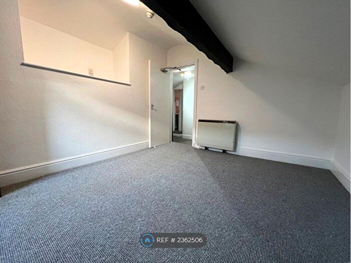 2 Bedroom Flat To Rent In Barrington Road, Altrincham, WA14